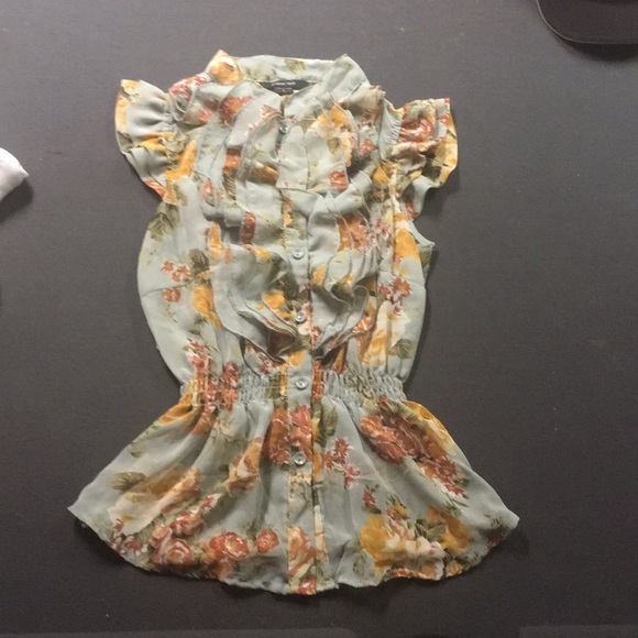 Tops - NWOT Sleeveless Blouse